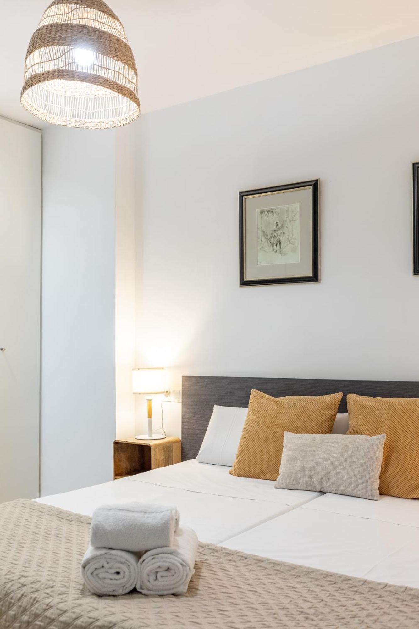 Travel Habitat Ayuntamiento Apartment Valencia Exterior photo